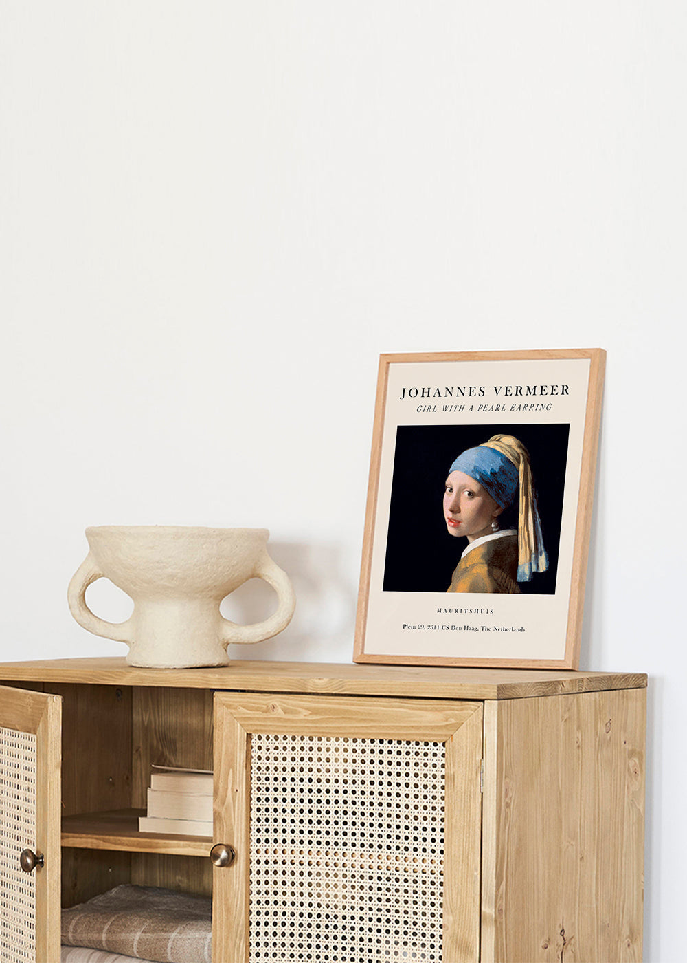 Girl with a Pearl Earring Exhibition - Johannes Vermeer