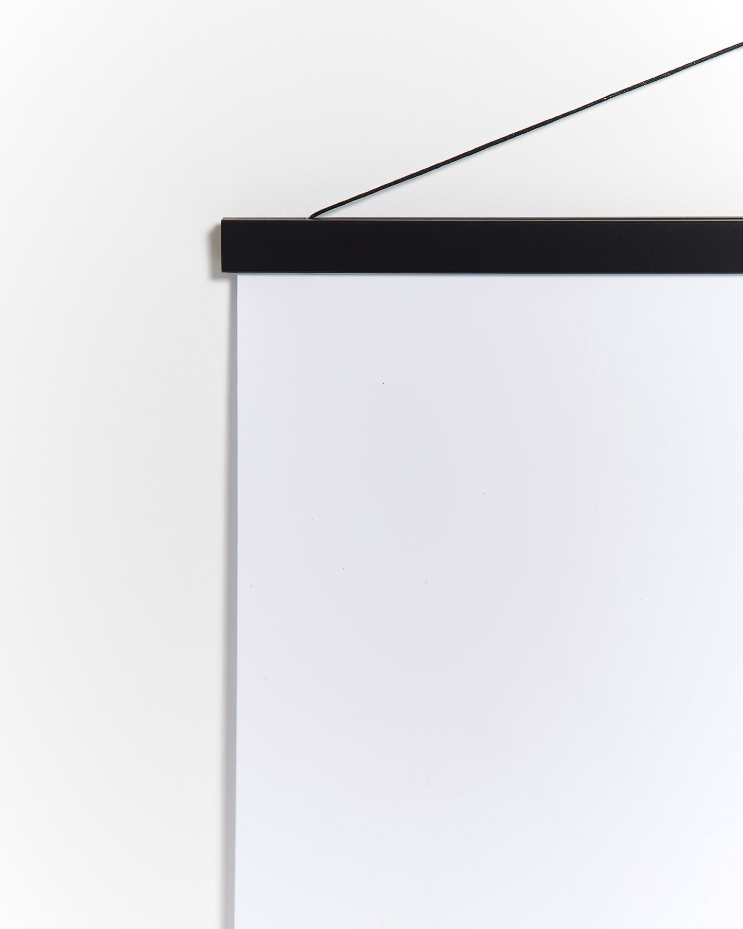 Colgador para póster de 30cm de madera y color negro