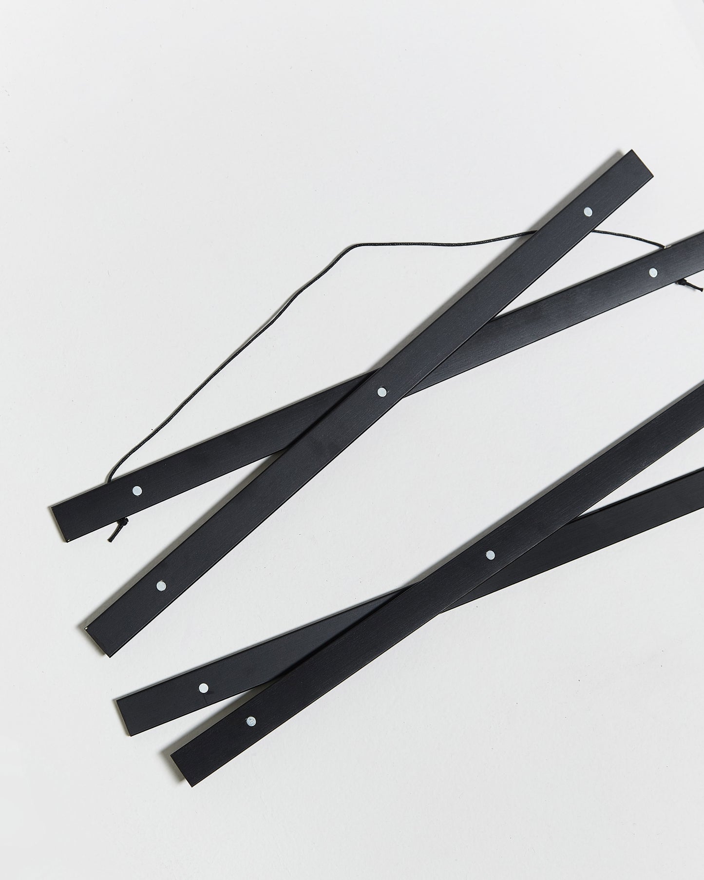 Colgador para póster de 40cm de madera y color negro