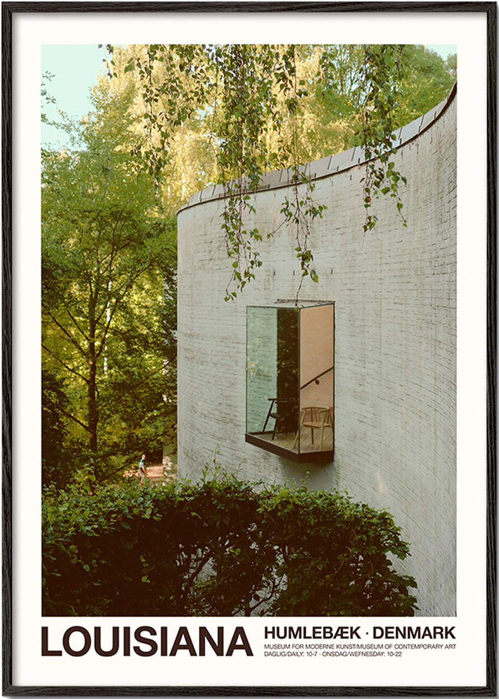 Fotografía de arquitectura curva con ventana saliente – Black Frame