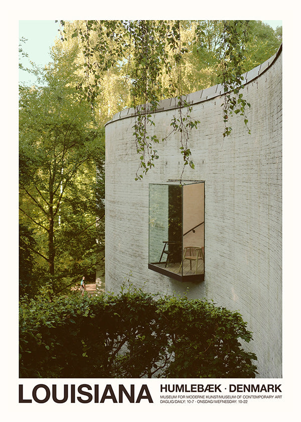 Fotografía de arquitectura curva con ventana saliente