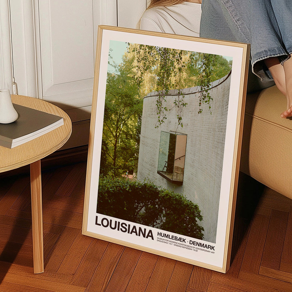 Fotografía de arquitectura curva con ventana saliente – Product1