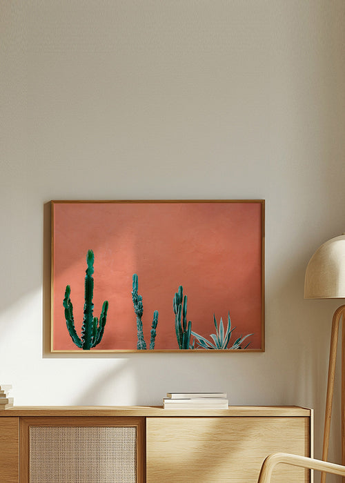 Lámina botánica con cactus sobre pared terracota – Product1