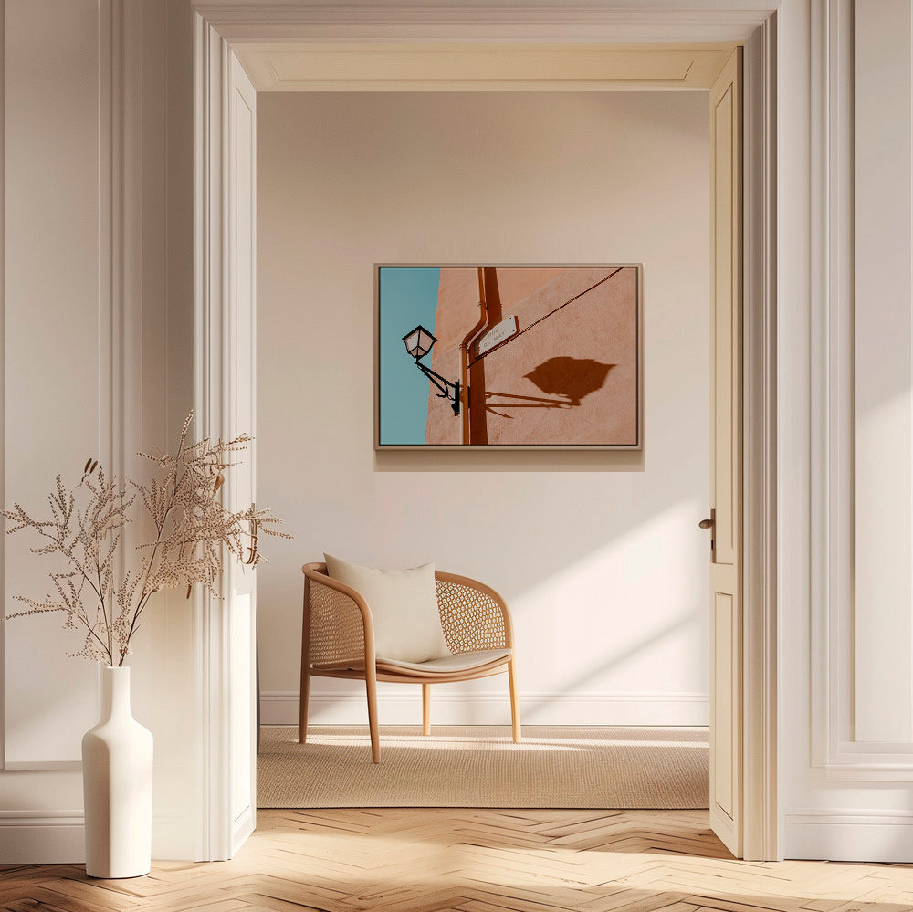 Cuadro de ciudades con farol y sombra en pared – Canvas2