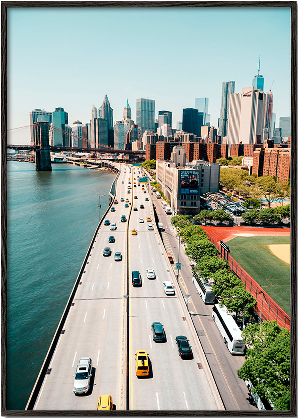 Cuadro de ciudades: skyline y puente desde altura – Black Frame