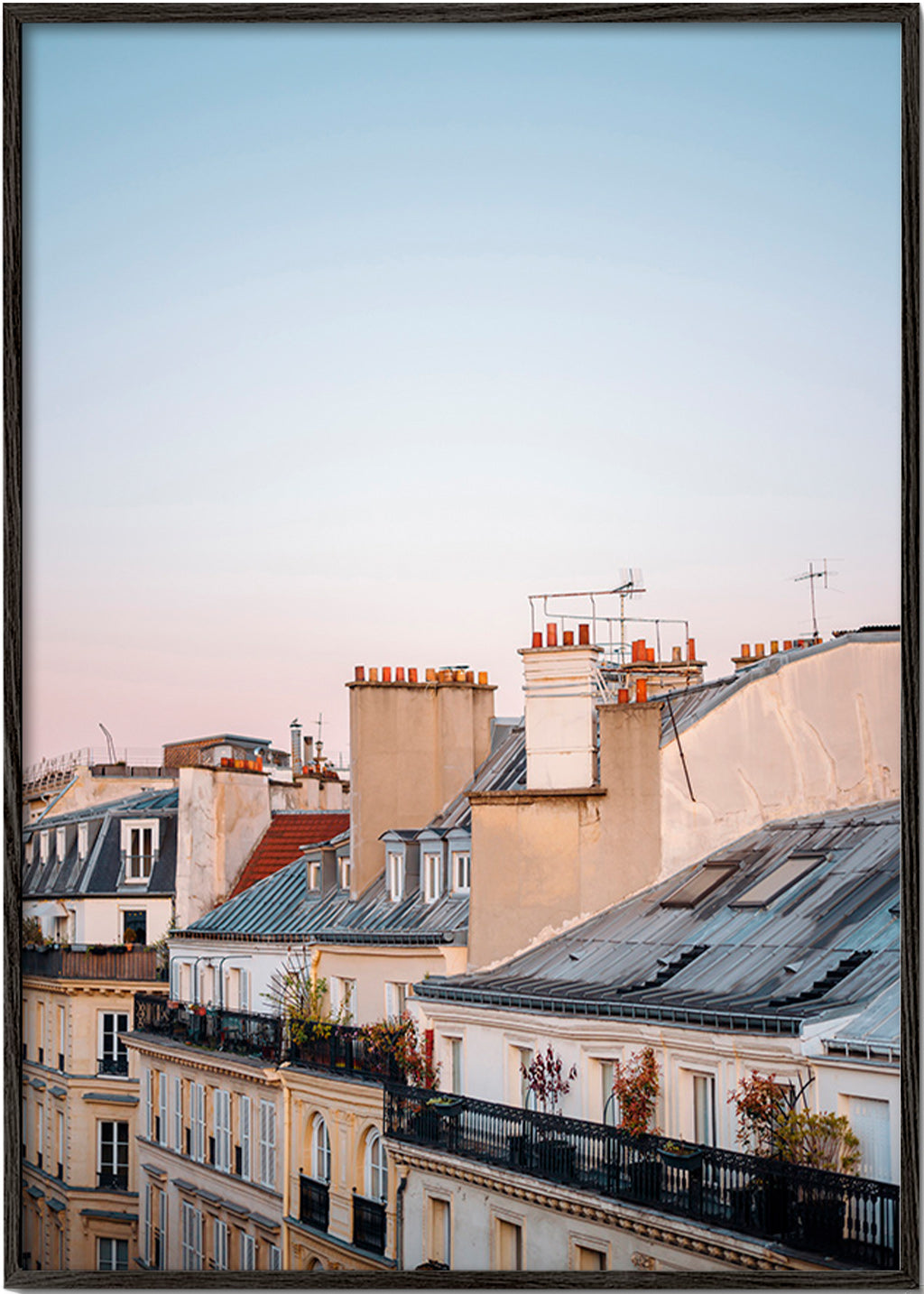 Cuadro de ciudades con tejados al amanecer – Black Frame