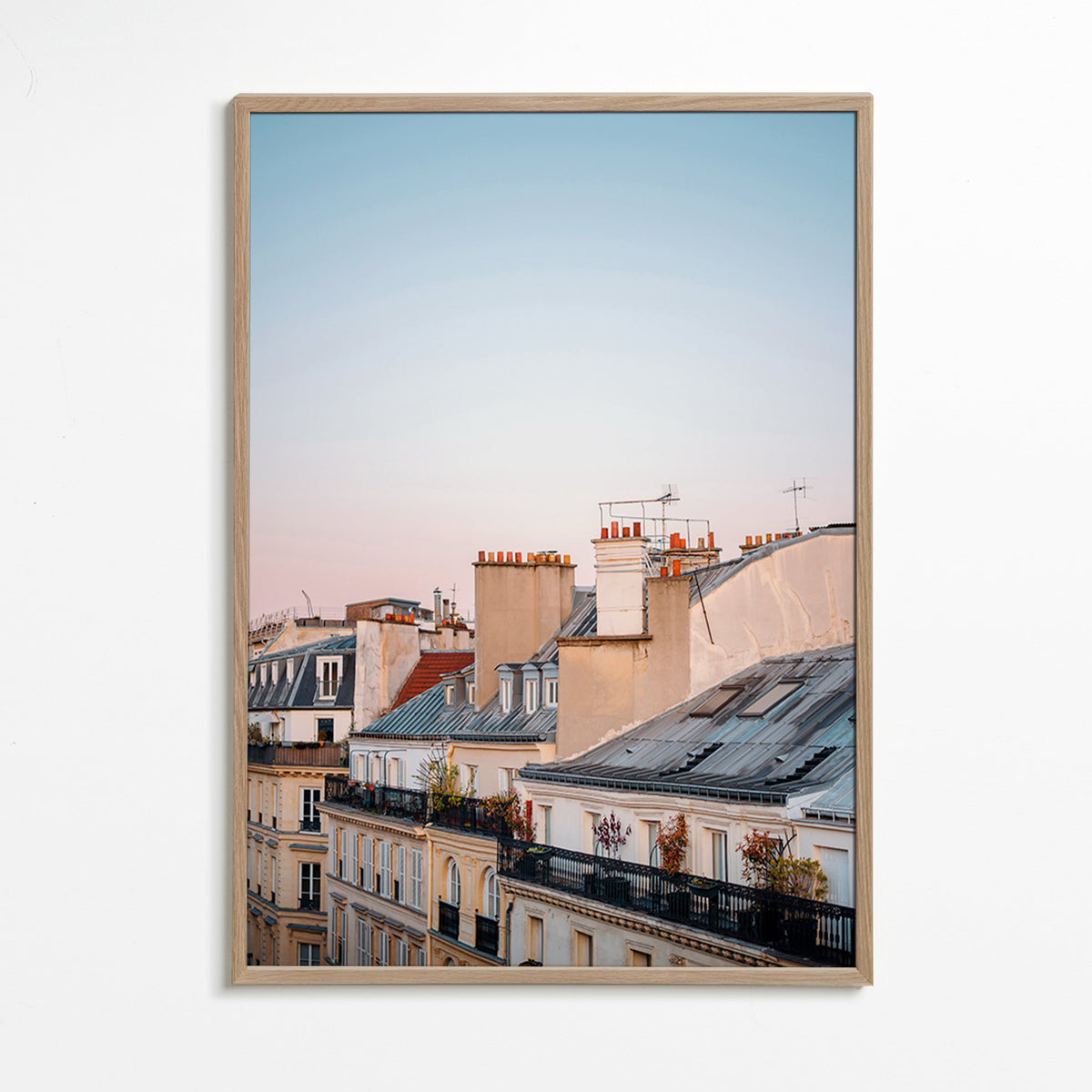 Cuadro de ciudades con tejados al amanecer – Oak Frame