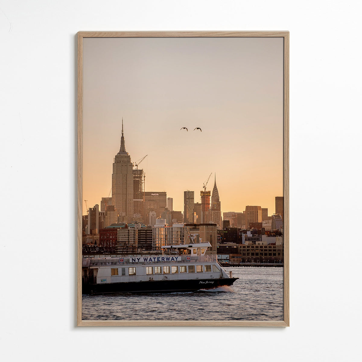 Cuadro de ciudades con skyline de Manhattan – Oak Frame