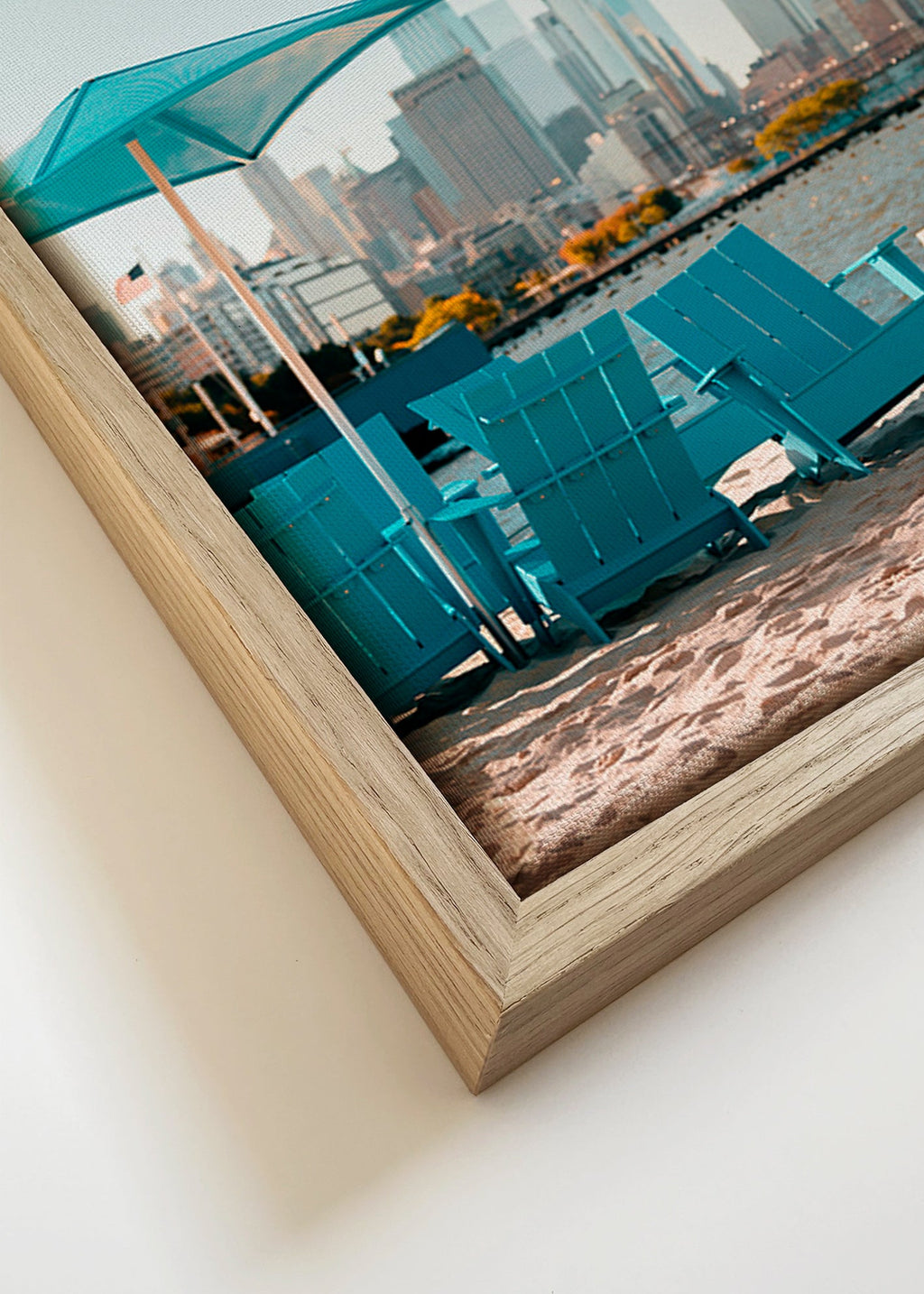 Cuadro de ciudades con sillones turquesa en la playa – Canvas detail