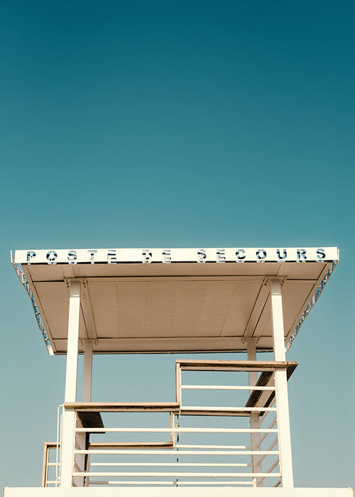 Fotografía: poste de secours sobre cielo azul