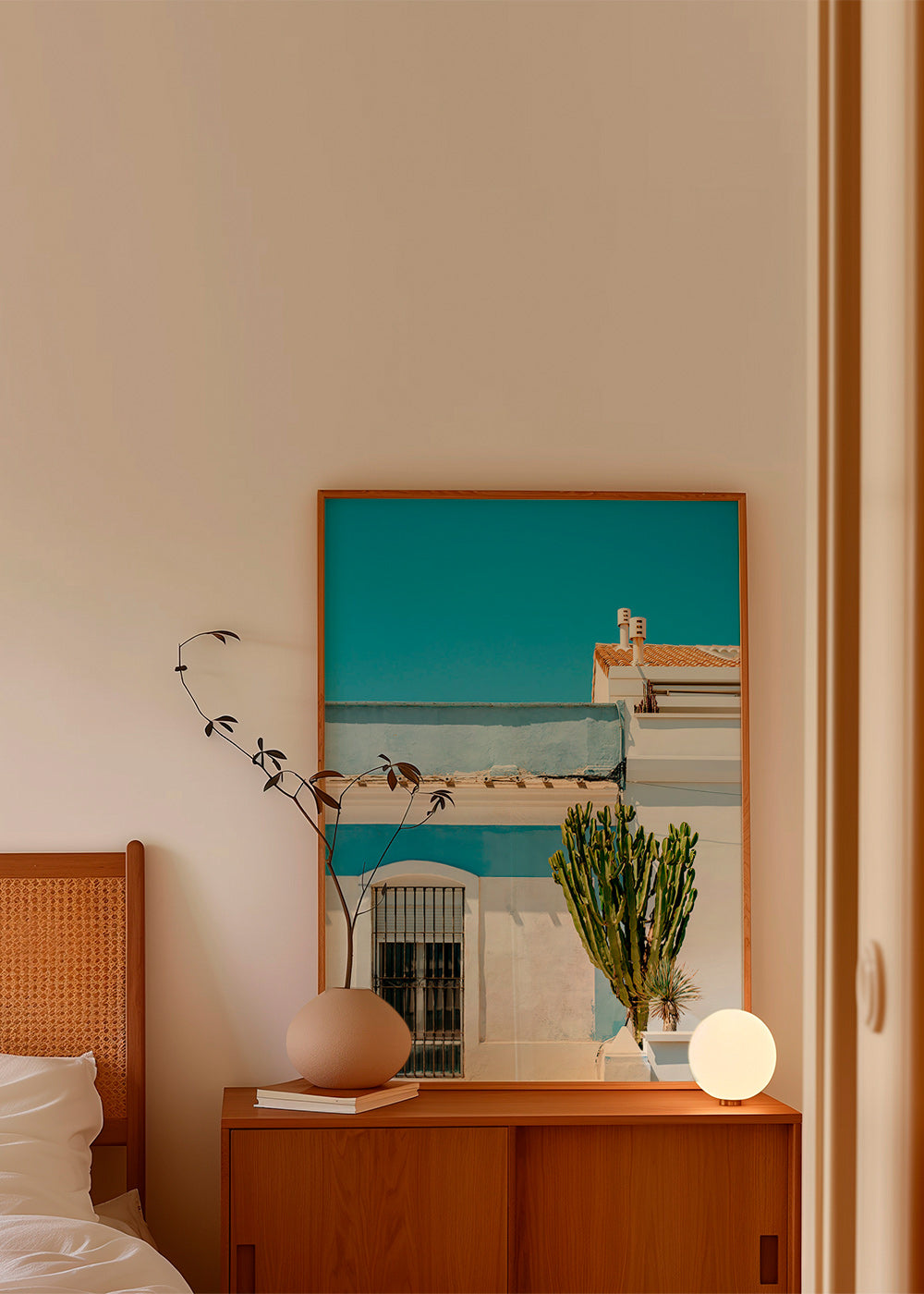 Lámina botánica: fachada mediterránea con cactus – Product2