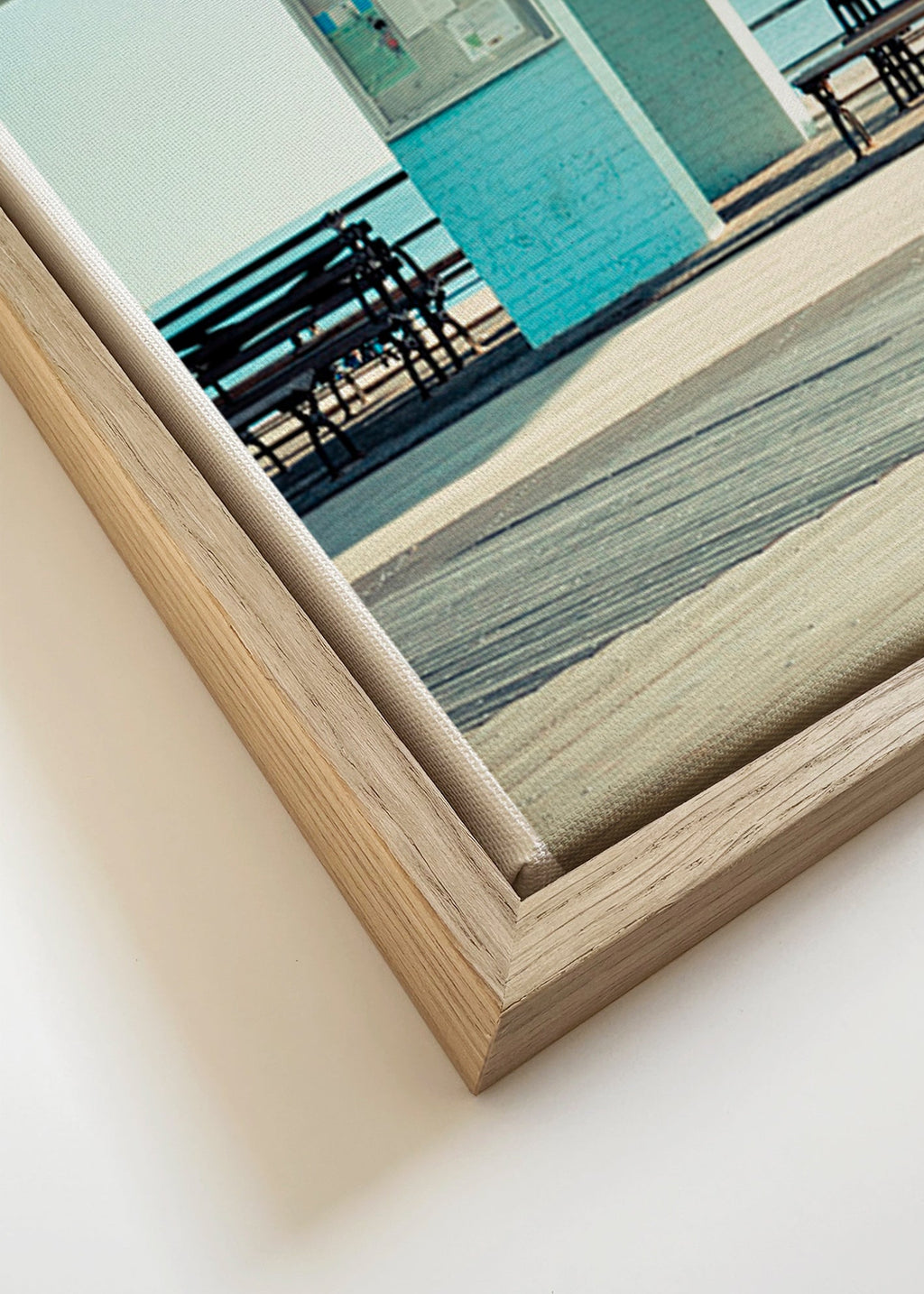 Fotografía en muelle con banco solitario – Canvas detail