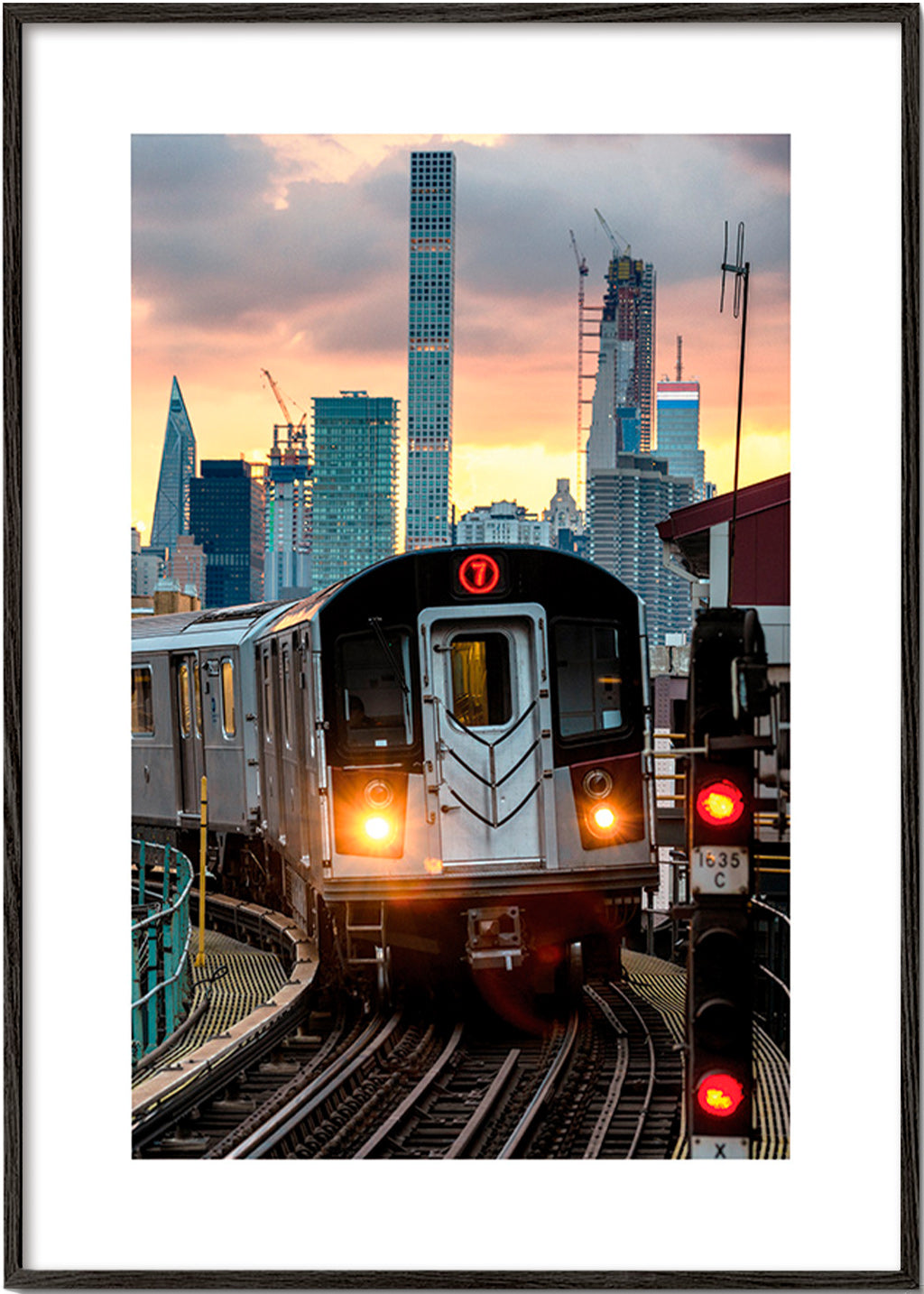 Cuadro de ciudades: Metro 7 de Nueva York al atardecer – Black Frame