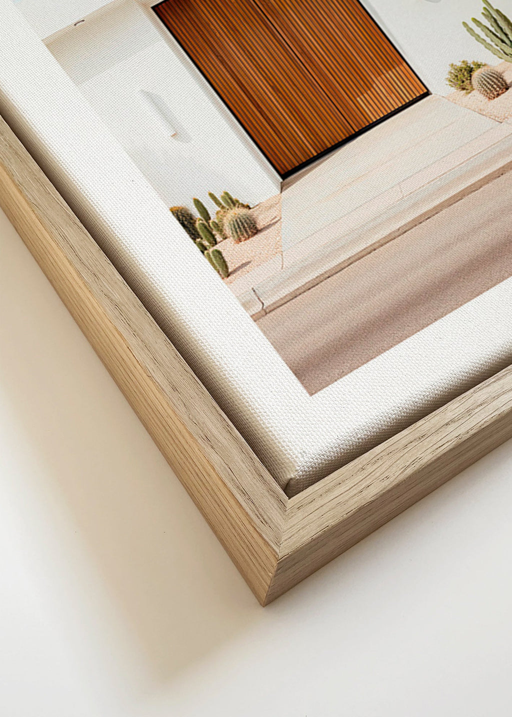 Fotografía arquitectónica con puerta de lamas – Canvas detail