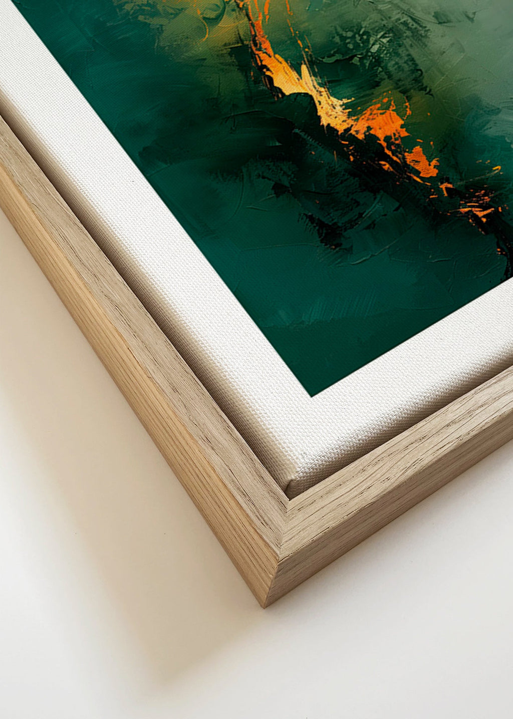 Cuadro abstracto con vetas verdes y acentos naranja – Canvas detail