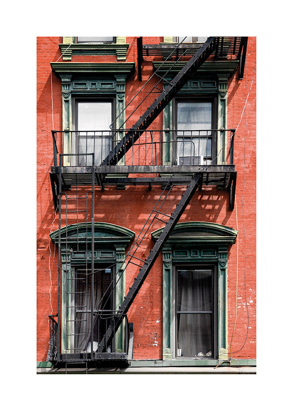 Cuadro de ciudades: fachada de NY con escalera de emergencia