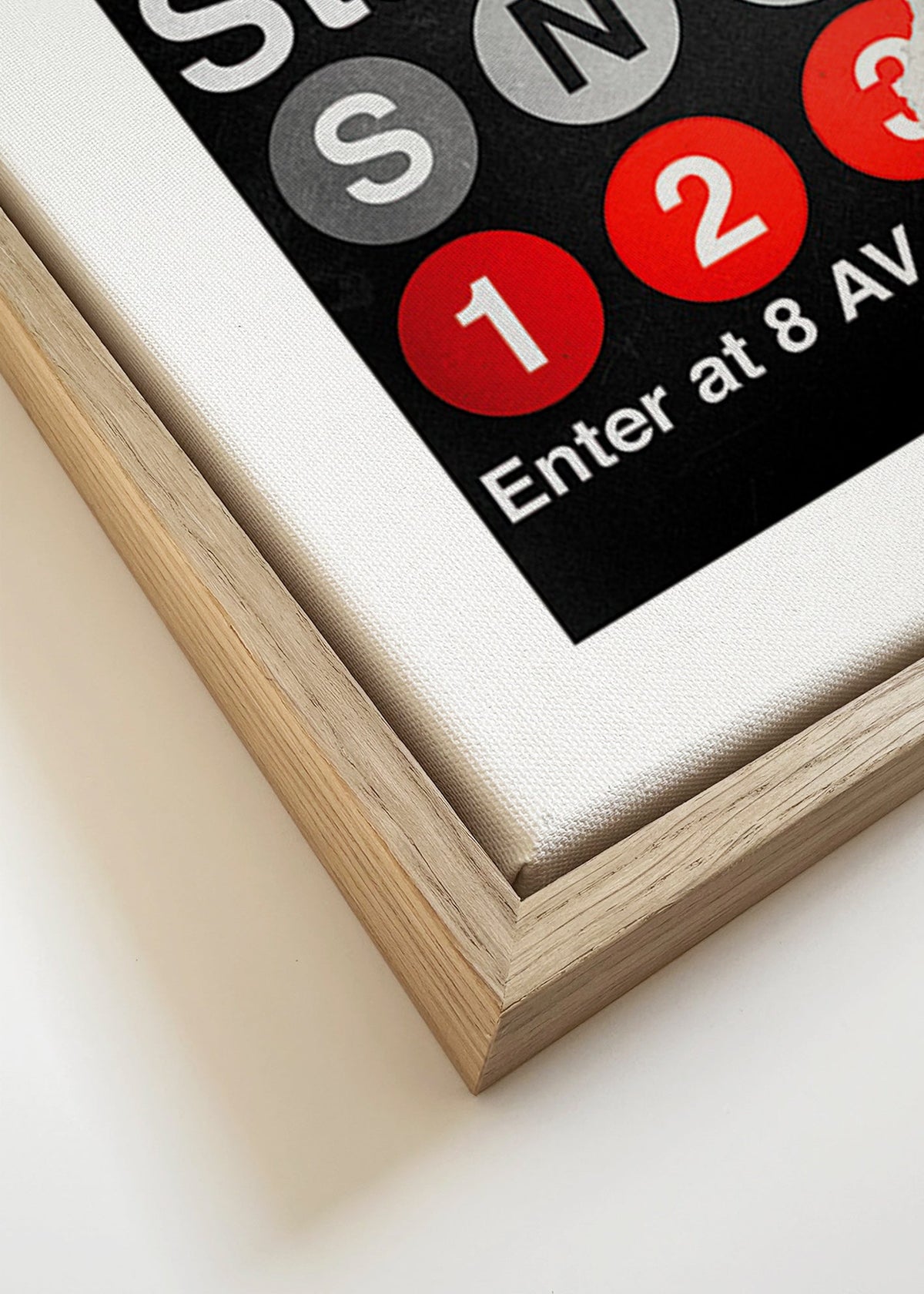 Cuadro de ciudades con letrero Metro en rojo – Canvas detail