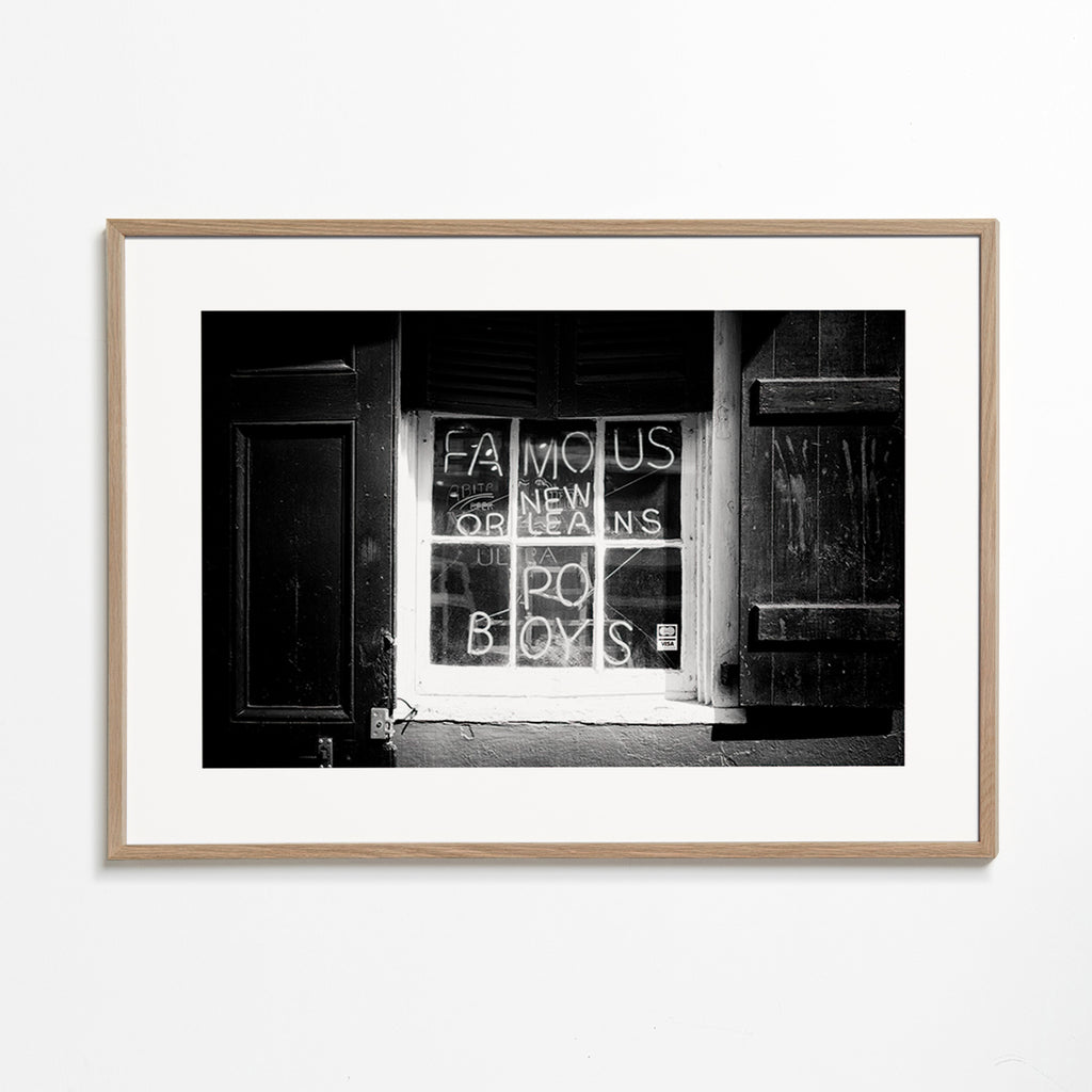 Cuadro de cocina con letrero New Orleans en blanco y negro – Oak Frame