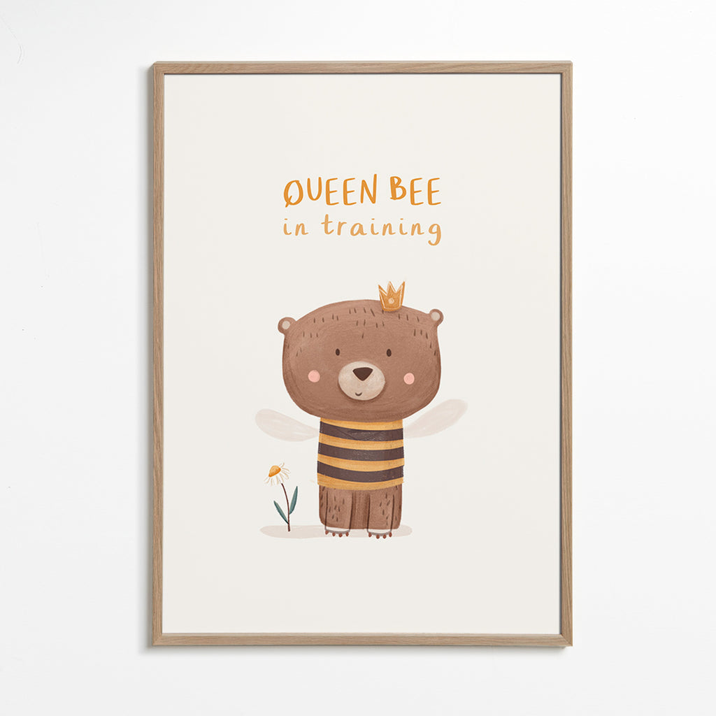 Lámina infantil con oso abeja – Oak Frame