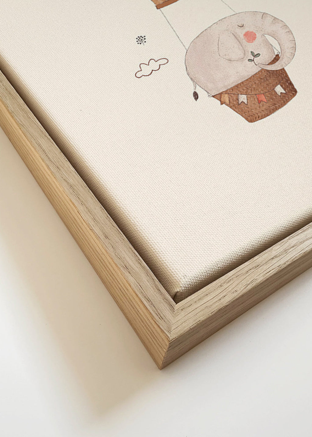 Lámina infantil con elefante en globo – Canvas detail