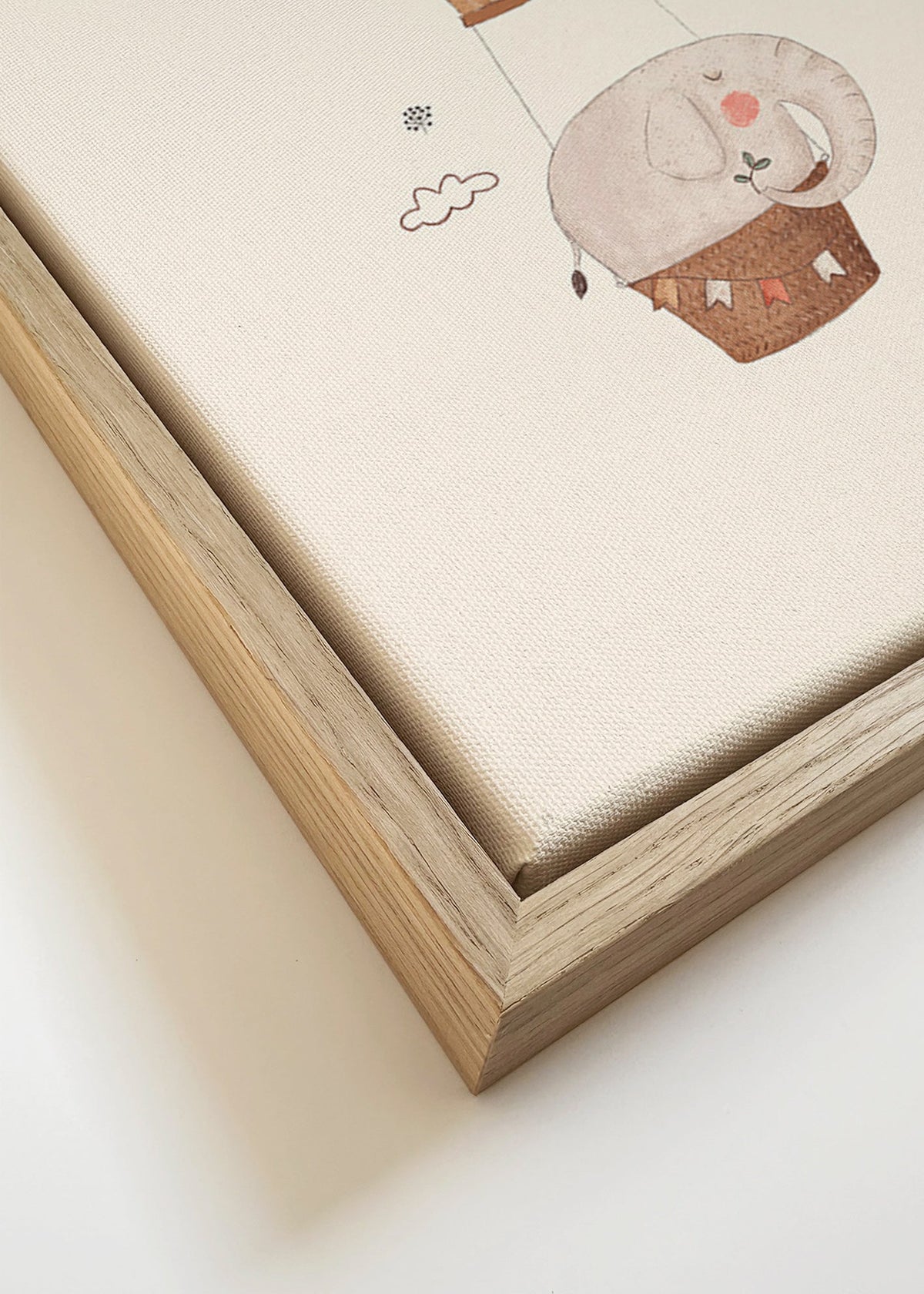 Lámina infantil con elefante en globo – Canvas detail