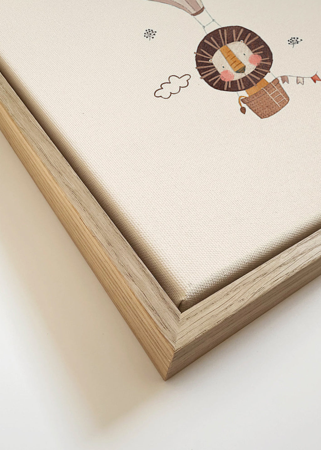 Lámina infantil: león en globo beige – Canvas detail