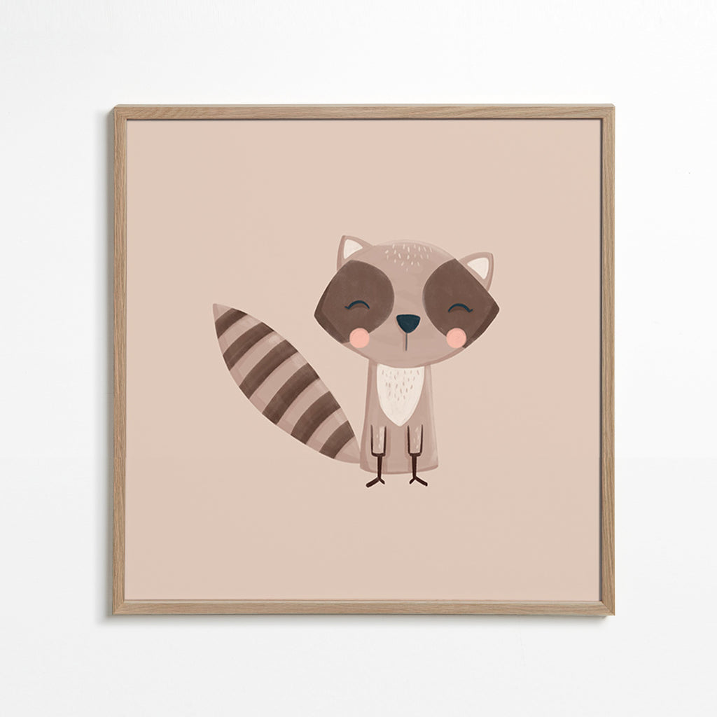 Lámina infantil: mapache sonriente sobre fondo beige – Oak Frame