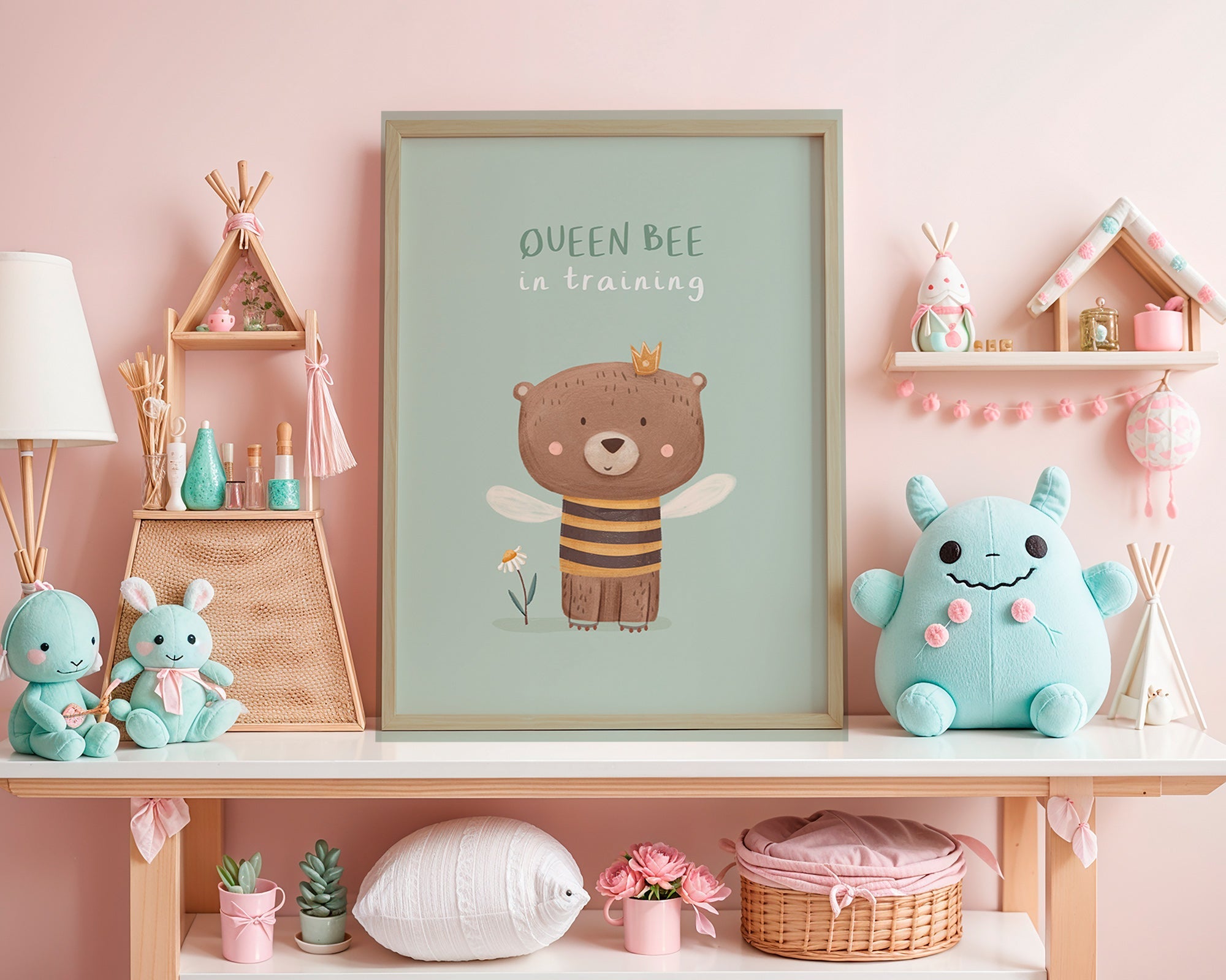 Lámina infantil con oso 'Queen Bee' y corona – Product3