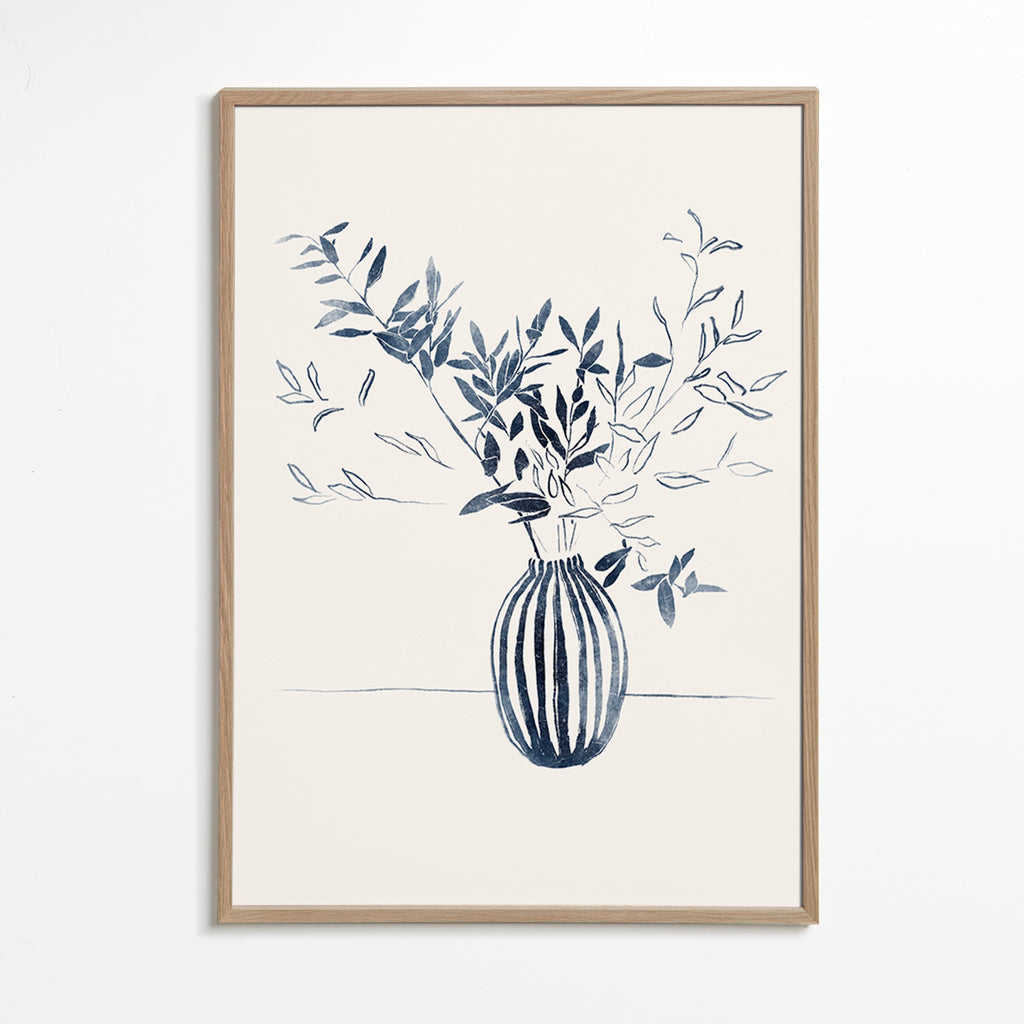 Lámina botánica: ramas azules en jarrón – Oak Frame