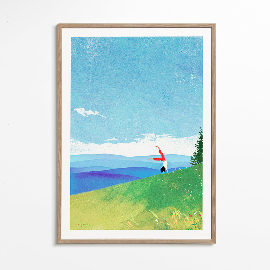 Cuadro de paisaje con figura en equilibrio en la colina – Oak Frame