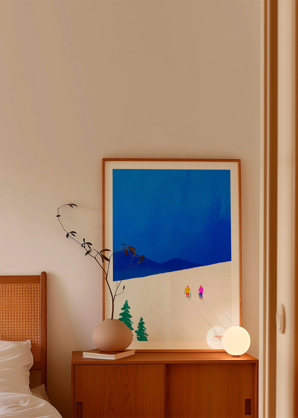 Cuadro deportivo con esquiadores en pendiente azul – Product2