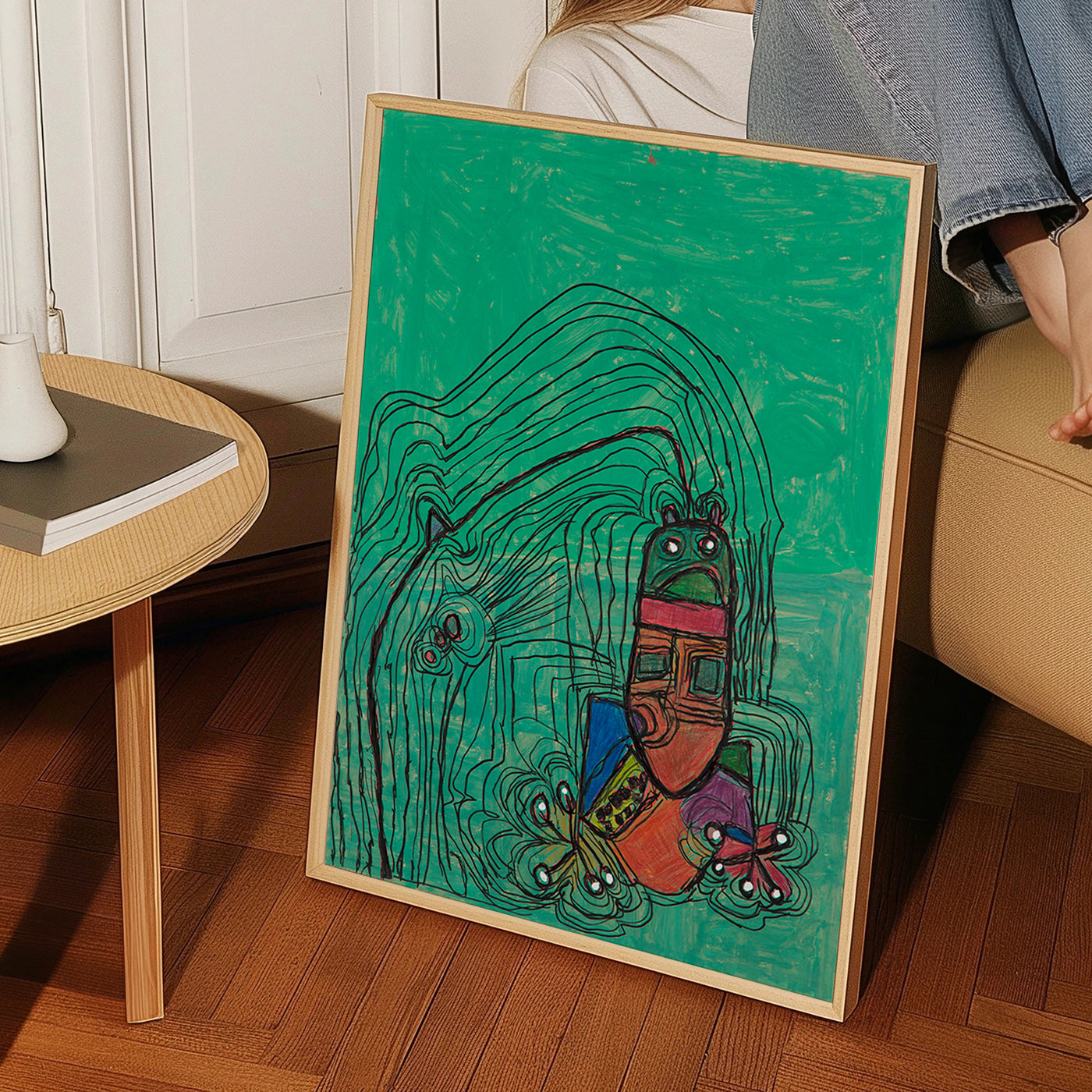 Ilustración juguetona con figura sobre fondo verde – Product3