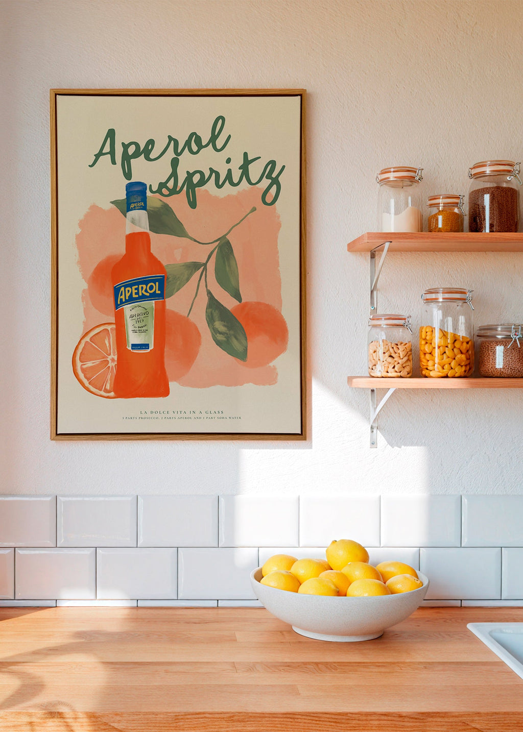 Cuadro de cocina Aperol Spritz con botella y naranjas – Canvas1