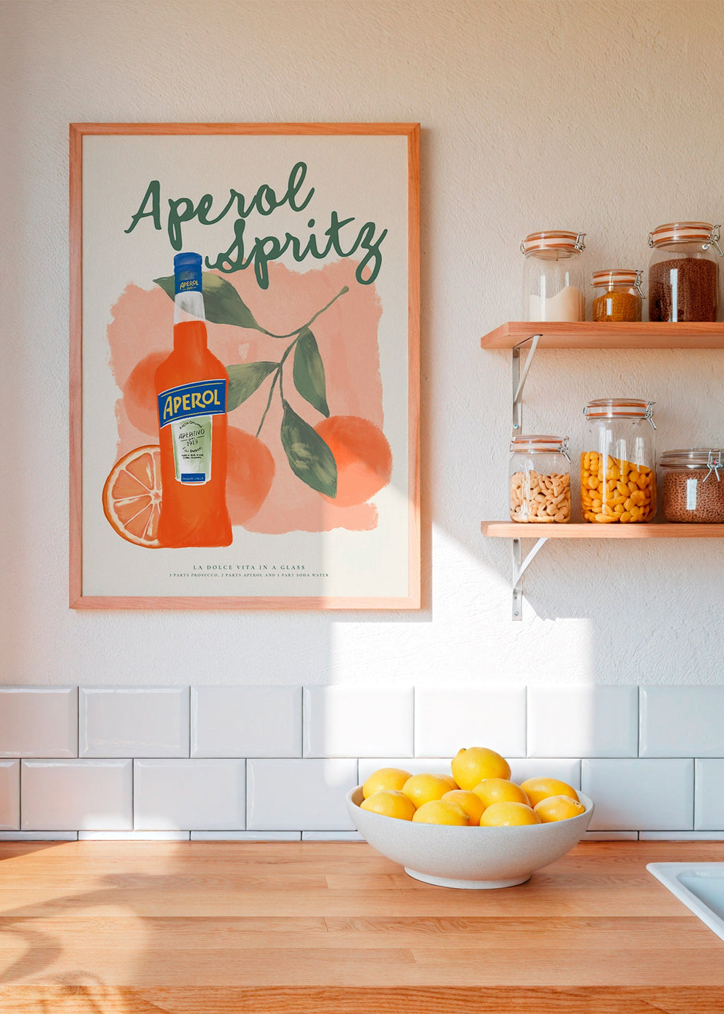 Cuadro de cocina Aperol Spritz con botella y naranjas – Product2