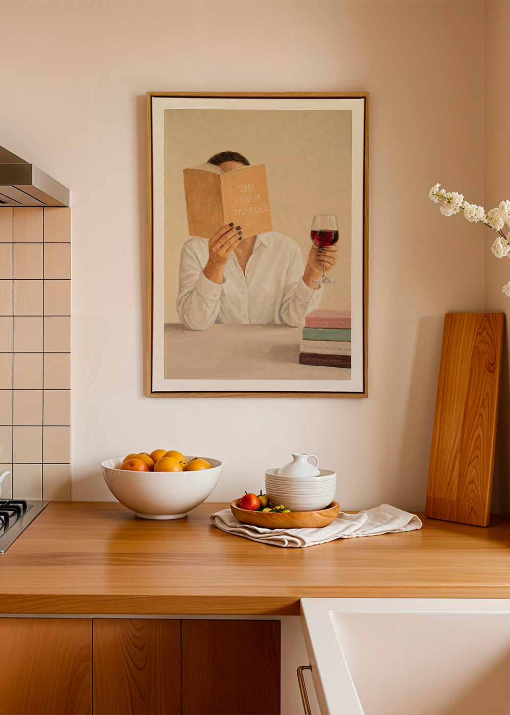 Cuadro de cocina con mujer leyendo y copa de vino – Canvas2