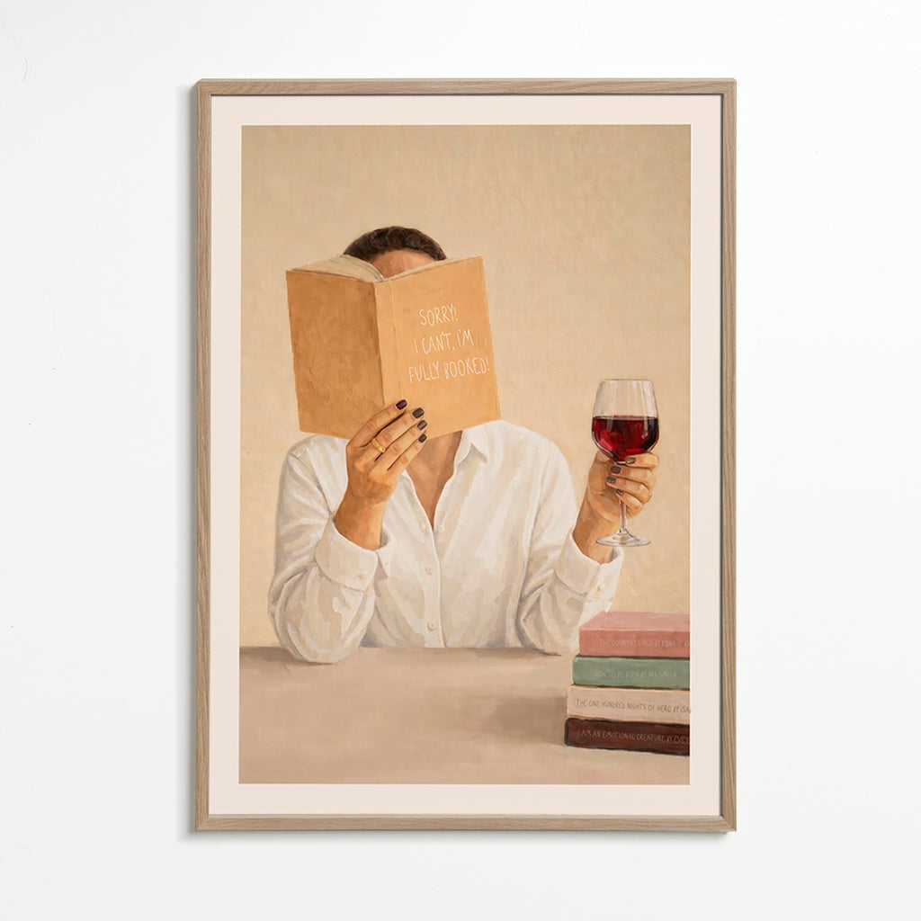 Cuadro de cocina con mujer leyendo y copa de vino – Oak Frame