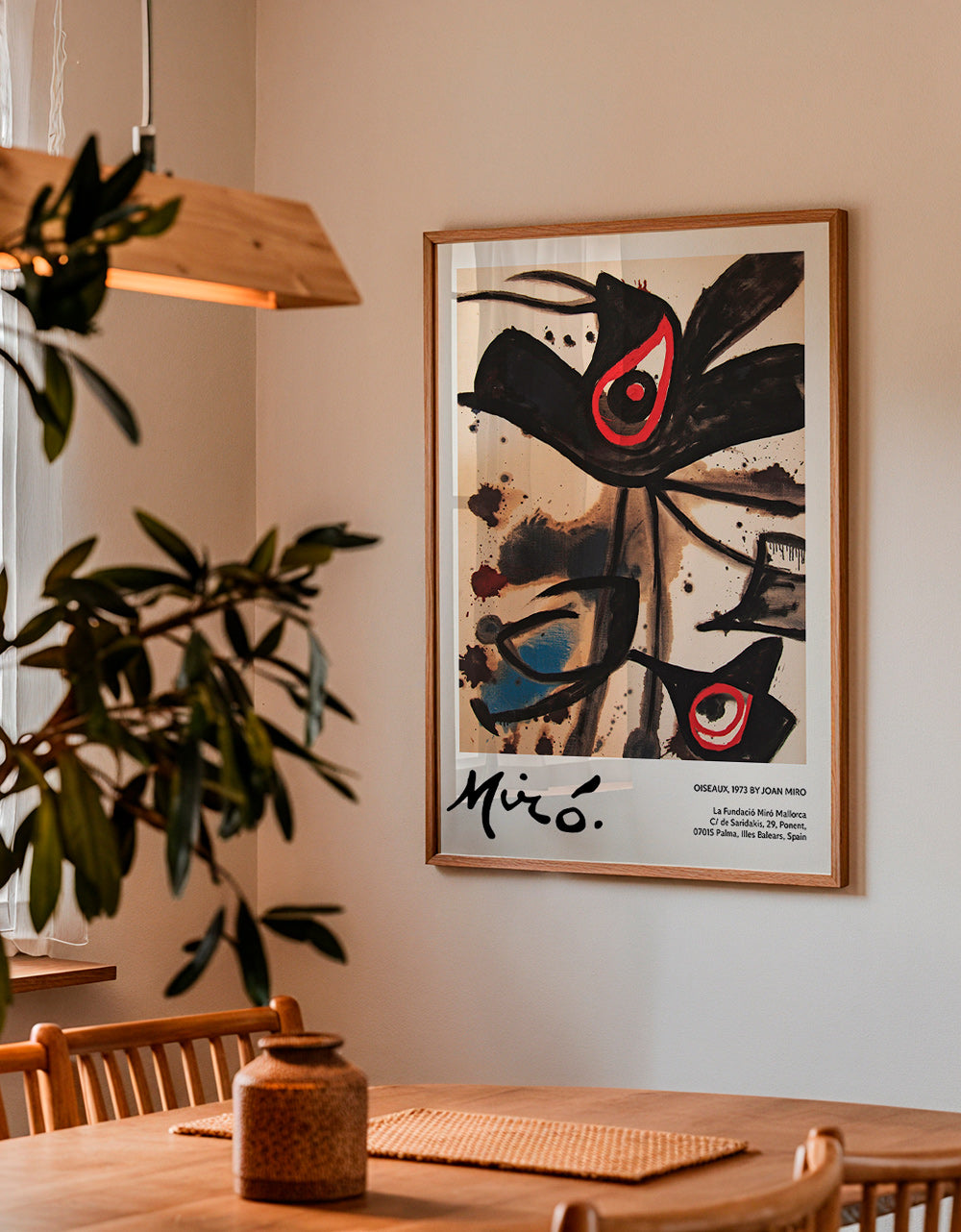 Cuadro abstracto con motivos de aves negras – Product1
