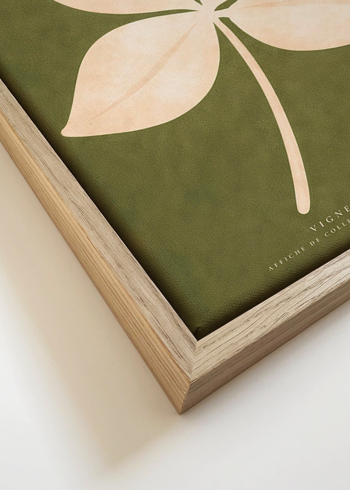 Lámina botánica: hoja crema sobre fondo verde – Canvas detail