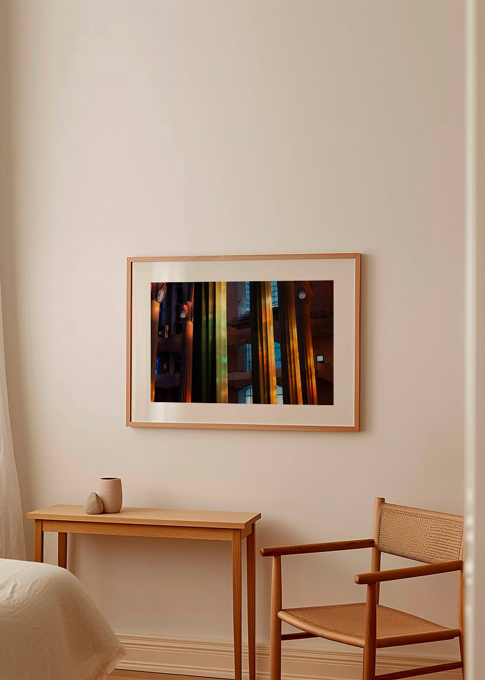 Fotografía interior de columnas iluminadas en color – Product2