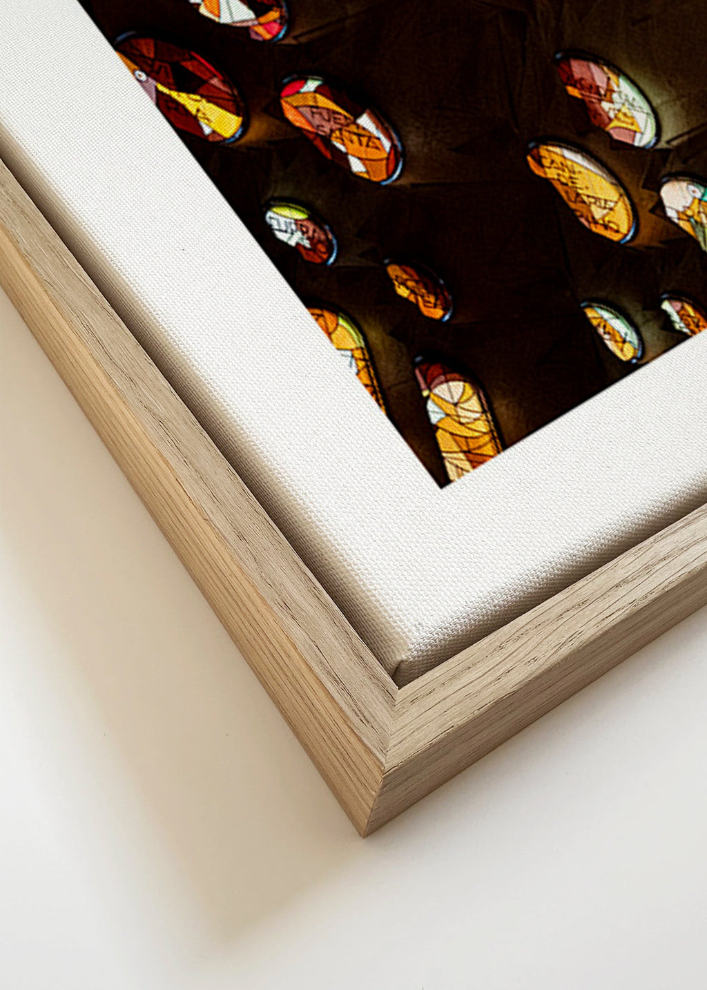 Fotografía de vidrieras interiores con luz dorada – Canvas detail