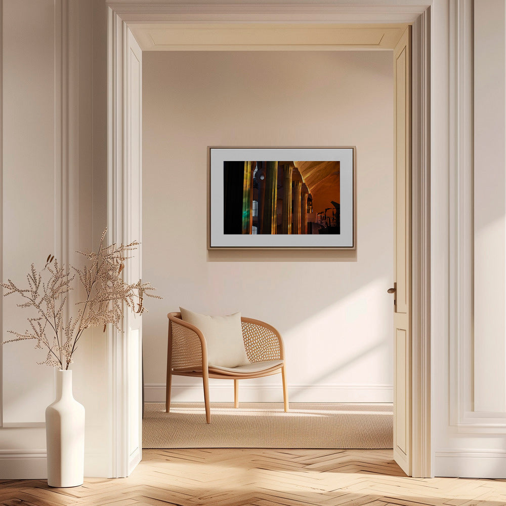 Fotografía interior arquitectónica con luz dorada – Canvas2