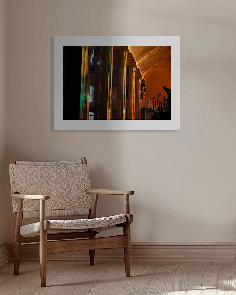 Fotografía interior arquitectónica con luz dorada – Canvas