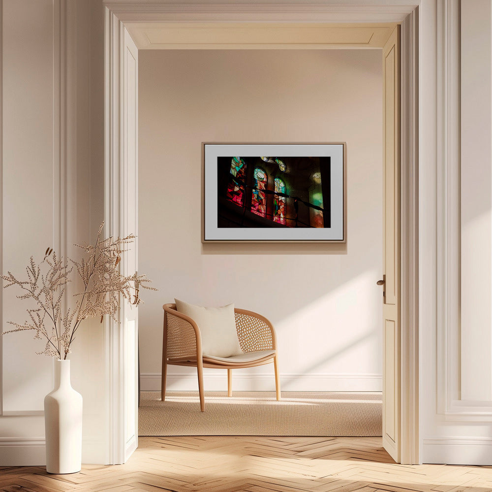 Fotografía de vitrales coloristas en interior gótico – Canvas2