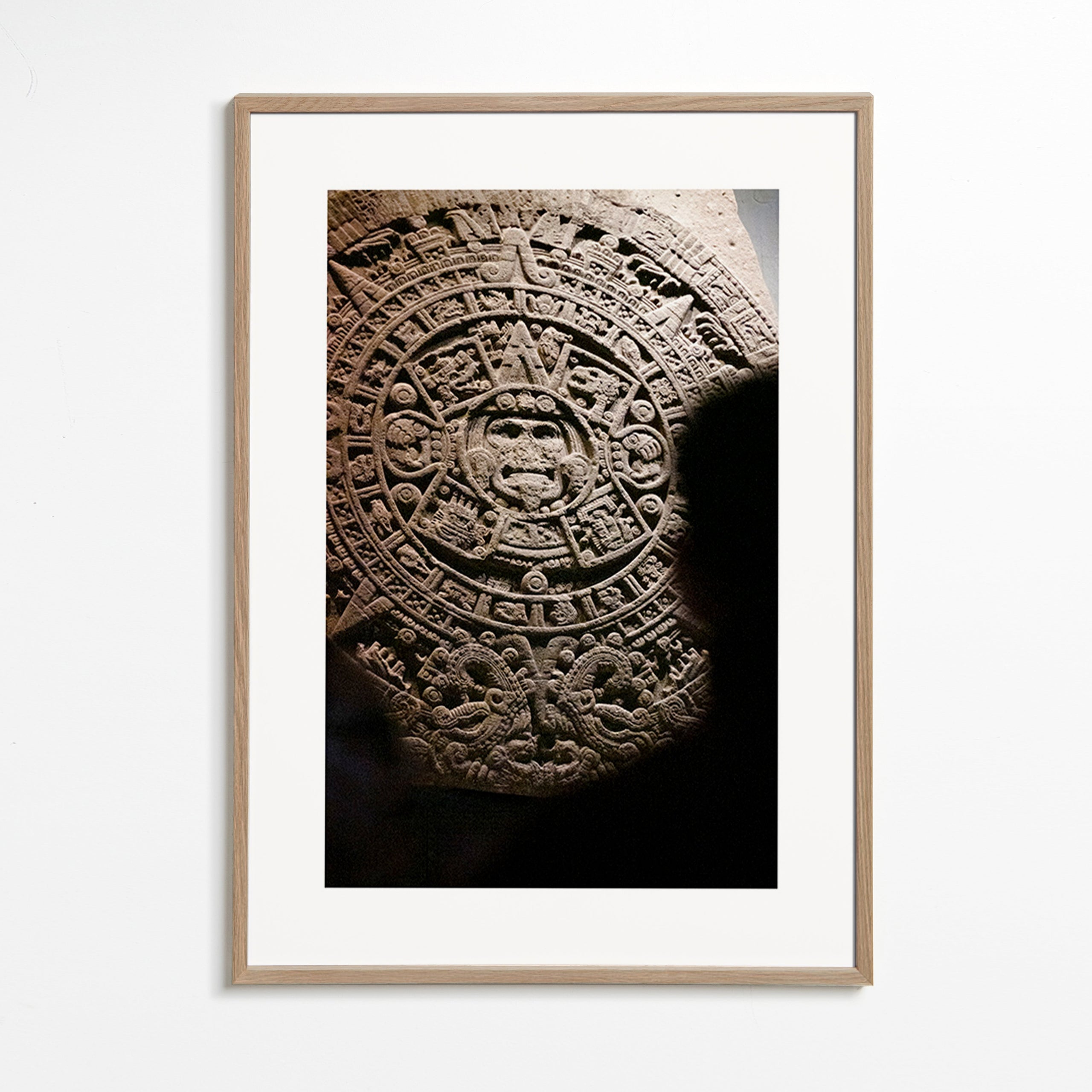Fotografía de calendario azteca en piedra – Oak Frame