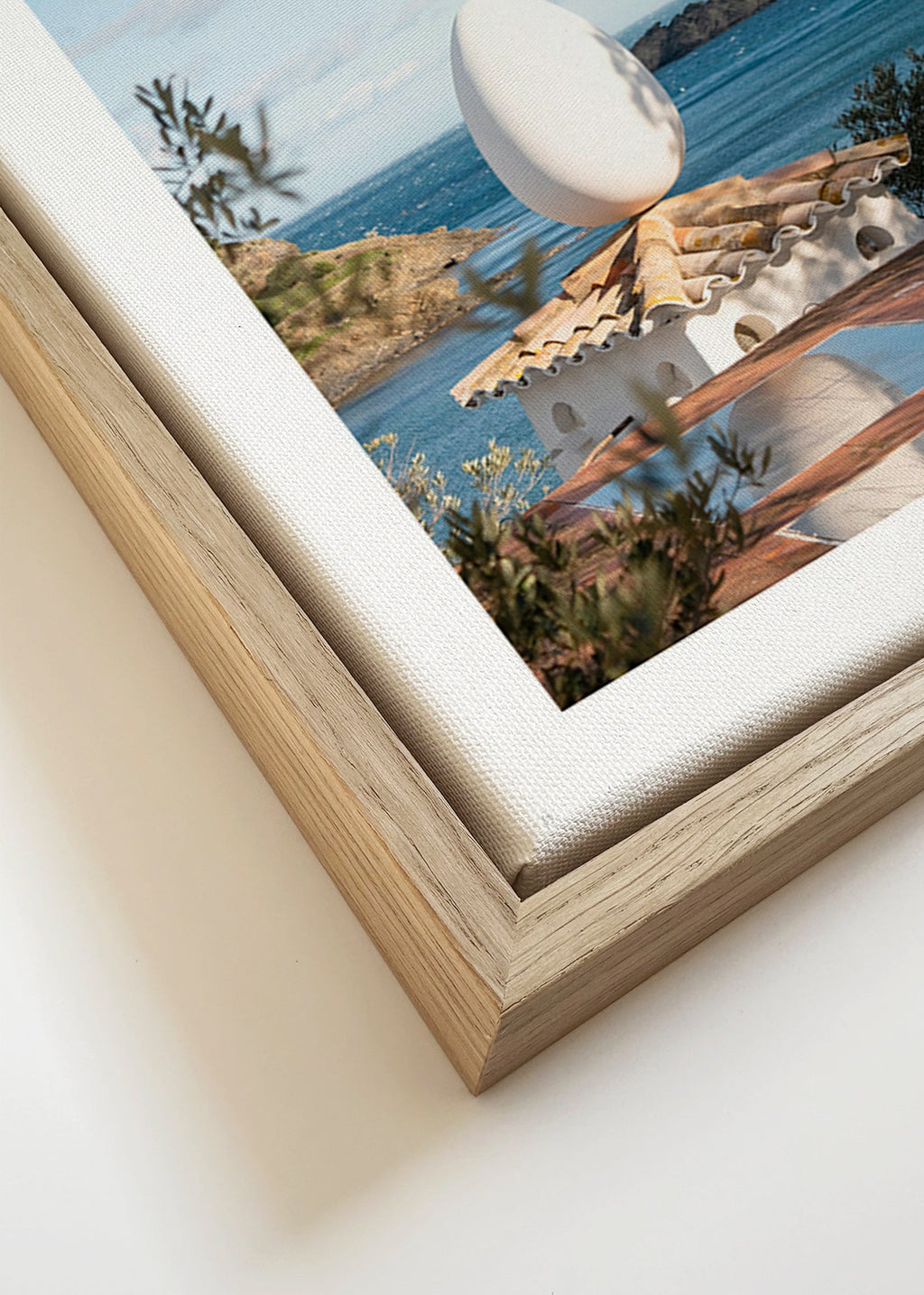 Cuadro de paisaje con huevo escultórico en la costa – Canvas detail
