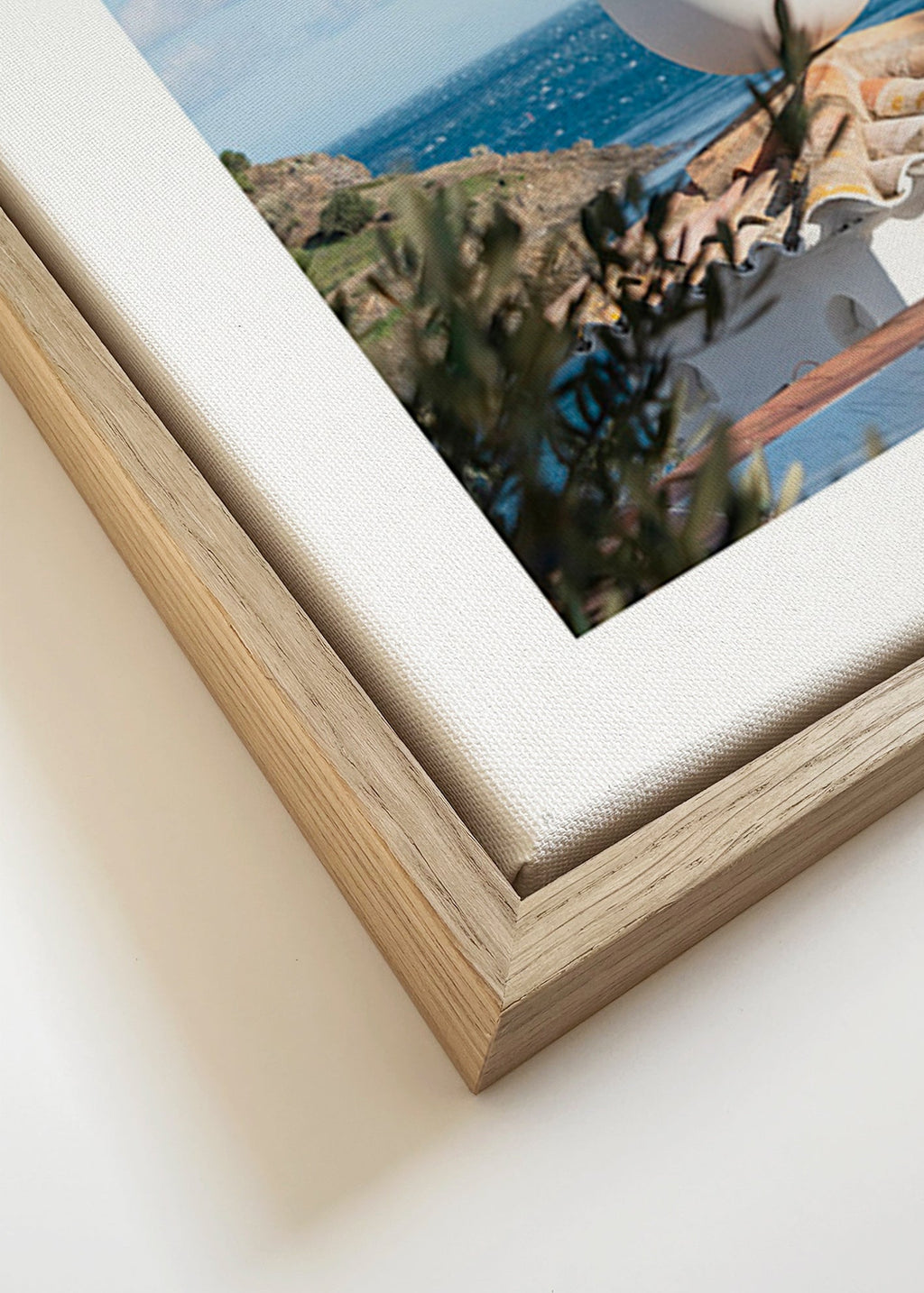 Cuadro de paisaje con escultura ovoide junto al mar – Canvas detail