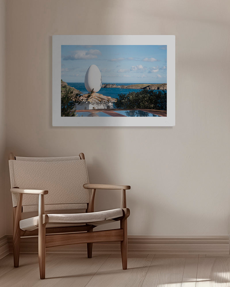 Cuadro de paisaje con escultura ovoide junto al mar – Canvas