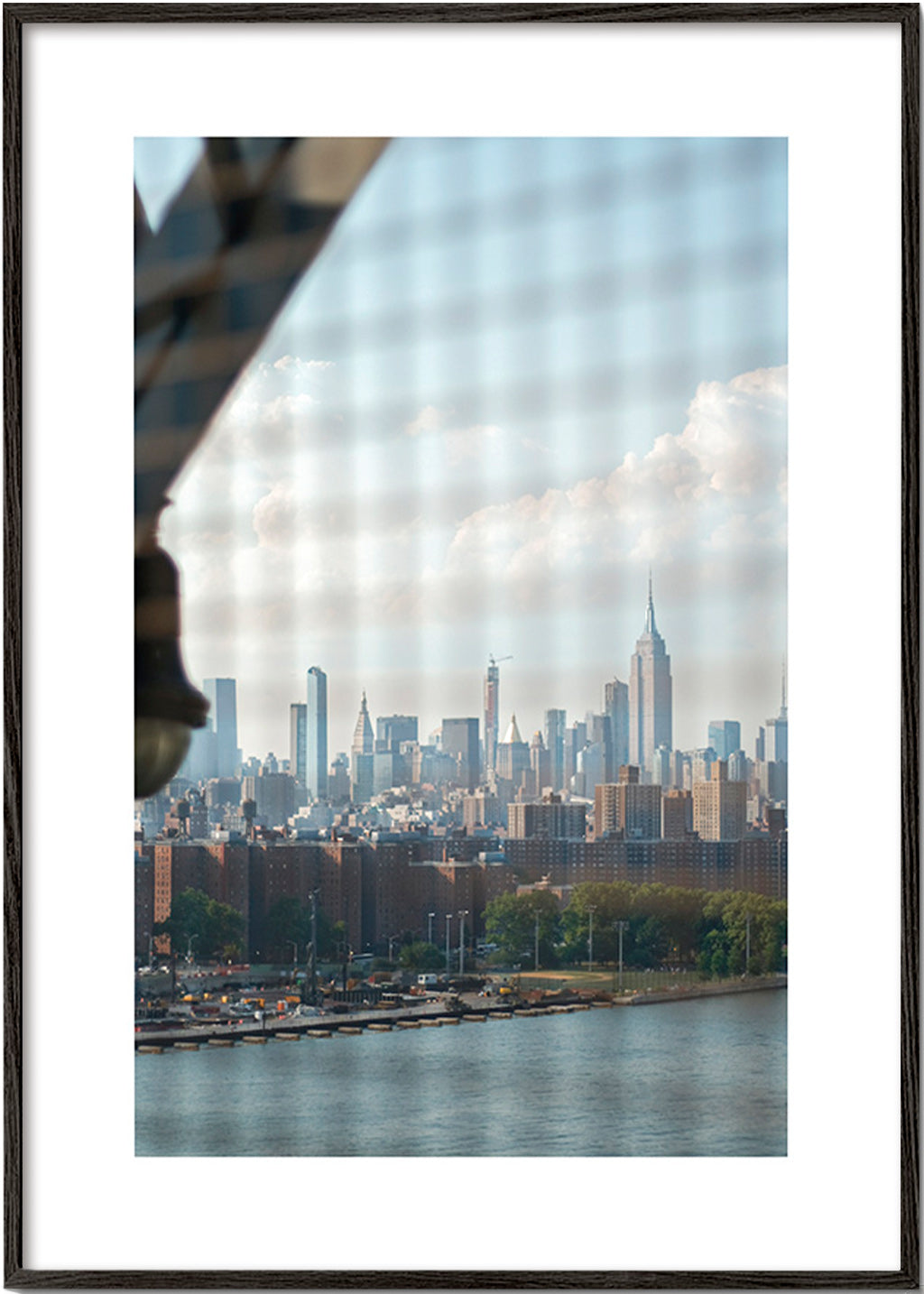 Cuadro de ciudades con skyline desde ventana – Black Frame