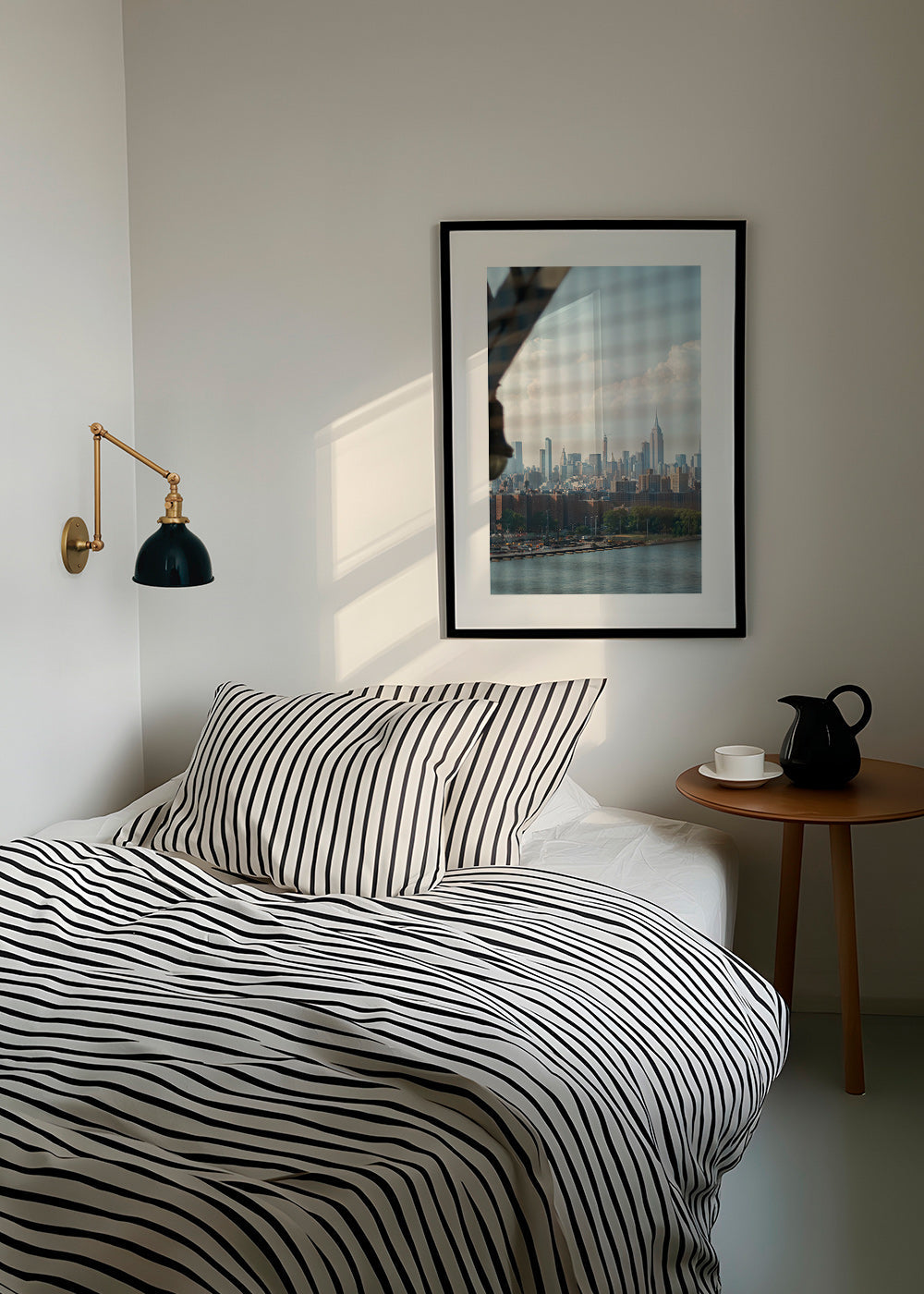 Cuadro de ciudades con skyline desde ventana – Product2