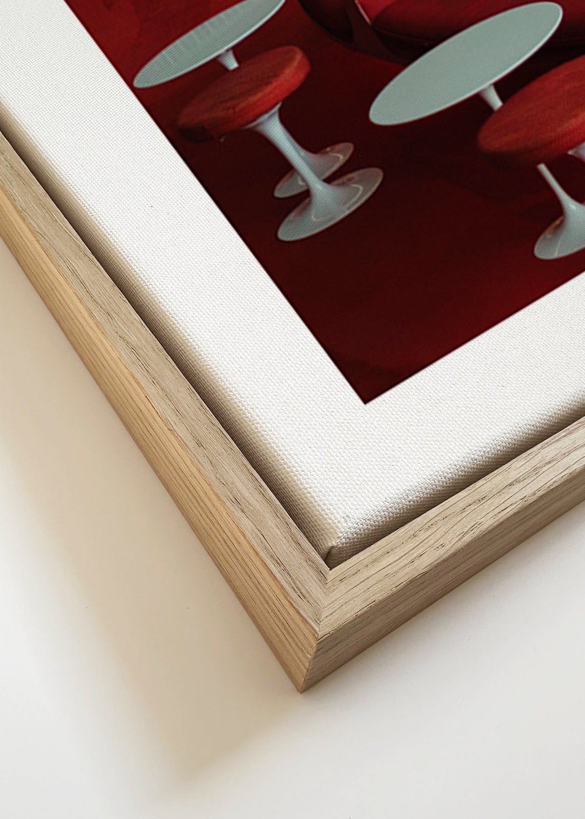 Fotografía lounge roja con asientos curvos – Canvas detail
